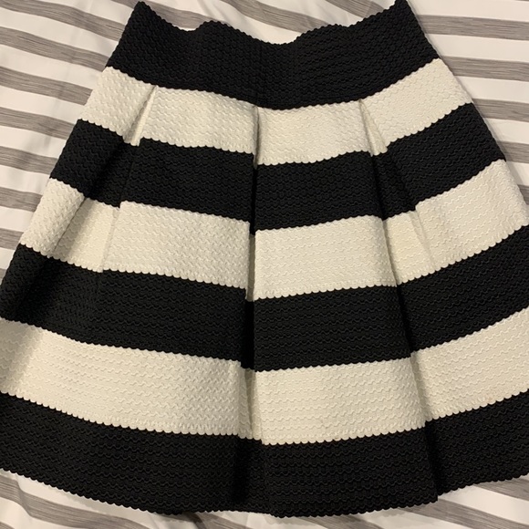 Woman’s Skirt. Size.M - Picture 3 of 4